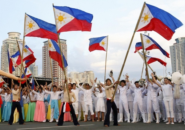 People celebrating philippines independence day