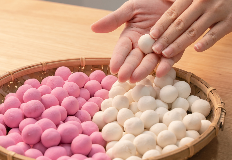 glutinous rice balls making 