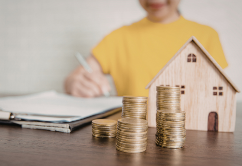 Guide on how to help your maid manage their finances,