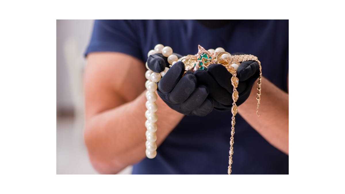 B150c333 051c 4d42 9d17 f528873e5575 whatifyourdomestichelperstoleyourmoney